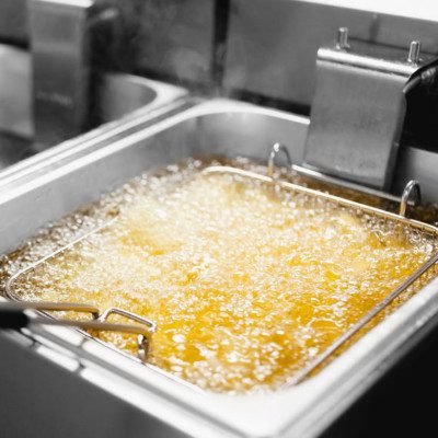 How to heat oil for deep-frying