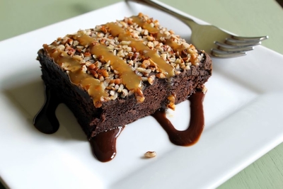 This caramel pecan brownie has a good crunch, together with a chewy texture from Alma salted caramel sauce. It's easy to make, and satisfies that caramel chocolate craving!