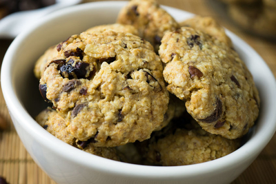 An easy to bake recipe loaded with the right mix of cranberry, white chocolate and almond to give the cookie a chocolaty and nutty crunch. A great treat for a snack.