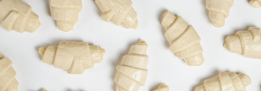 Choosing the optimal yeast for frozen croissant production.