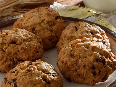 A delicious, moist and crunchy oatmeal cookie! This traditional cookie is formulated with very little spread, due tot he balance of oat, flour and sugar. Don't worry, no more flat oatmeal cookies (that you get with other recipes)
